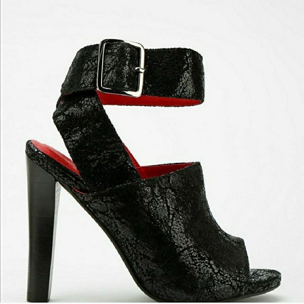 Heels - Picture 2 of 2
